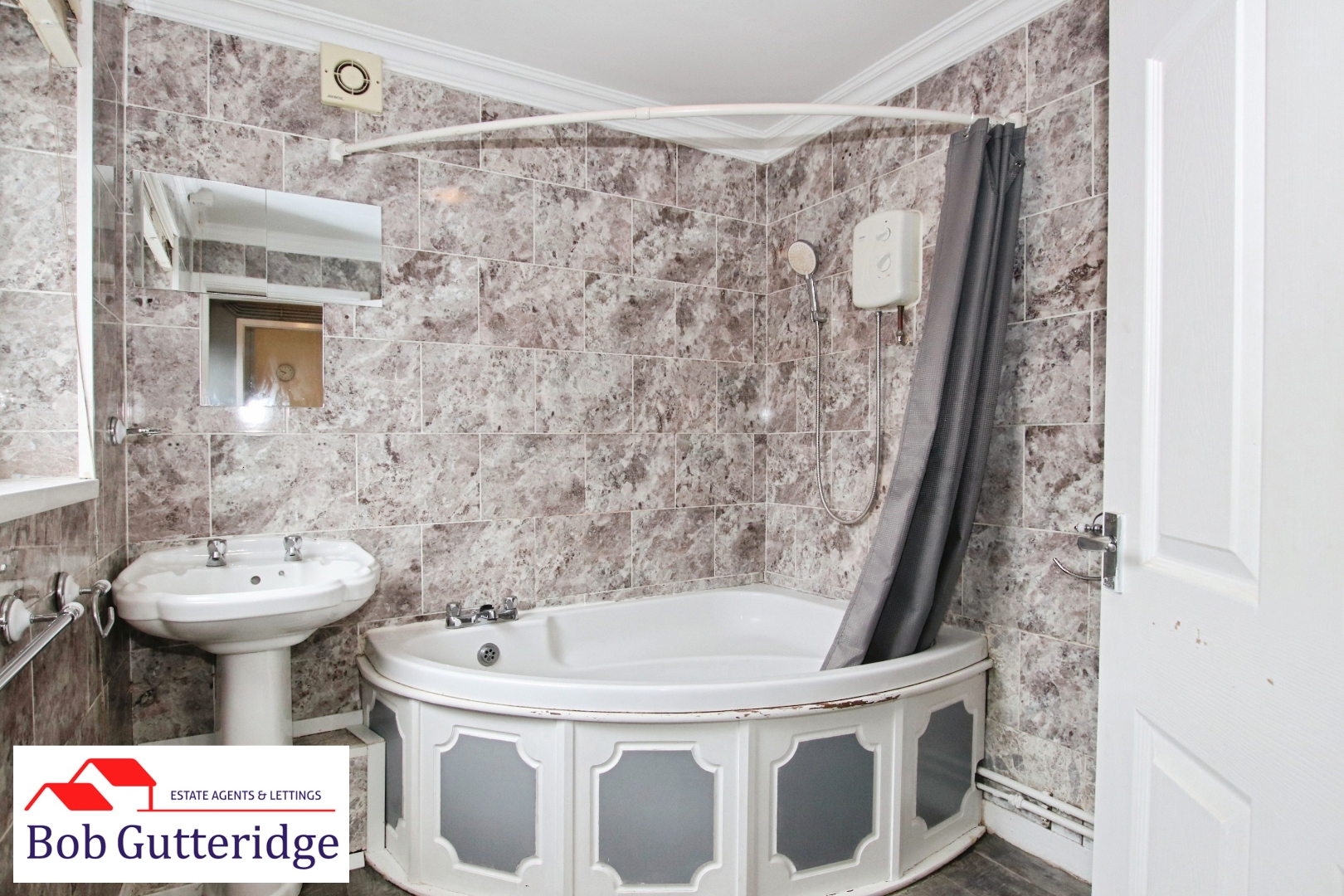 GROUND FLOOR BATHROOM